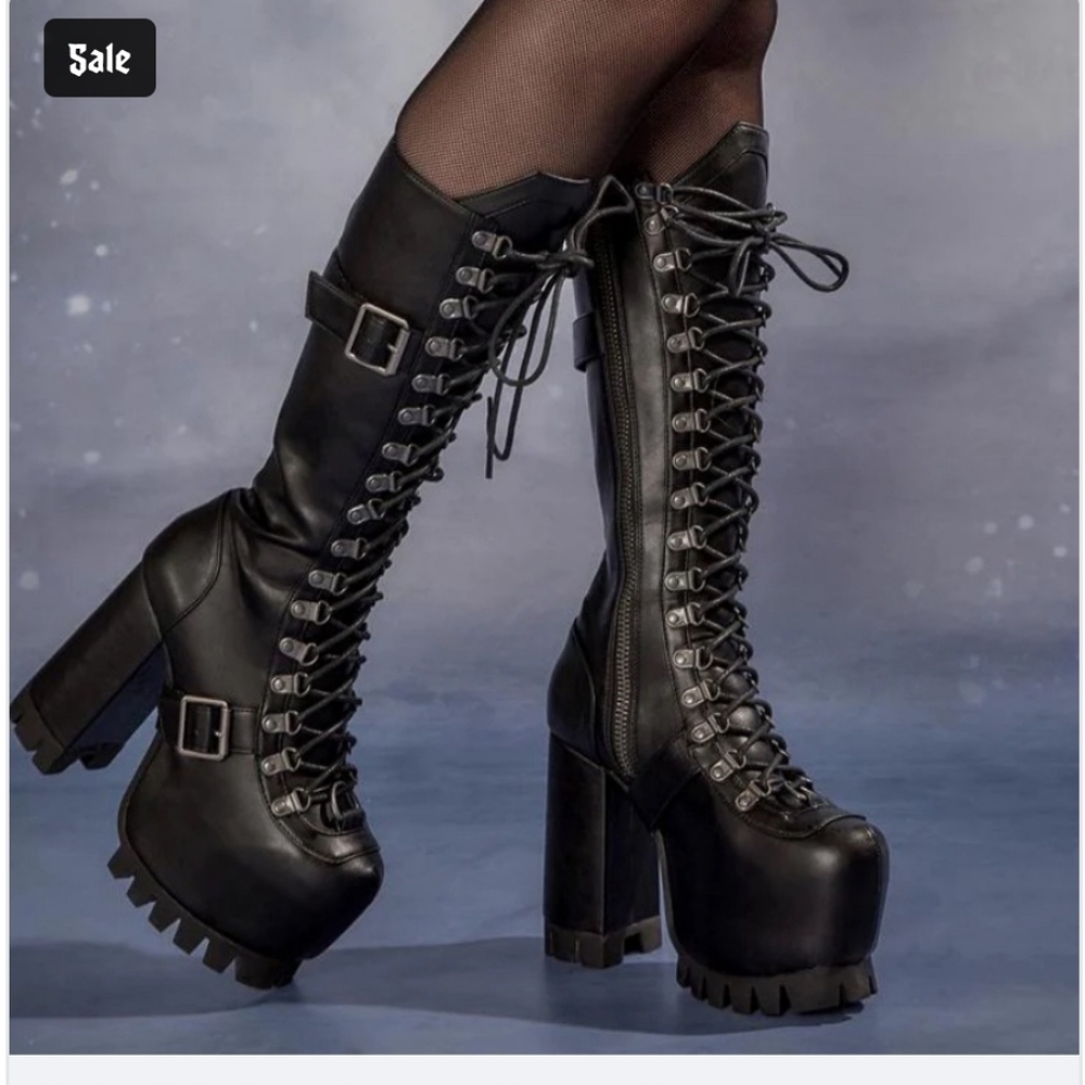 ISO Dollskill widow hand 2 hand size 11
